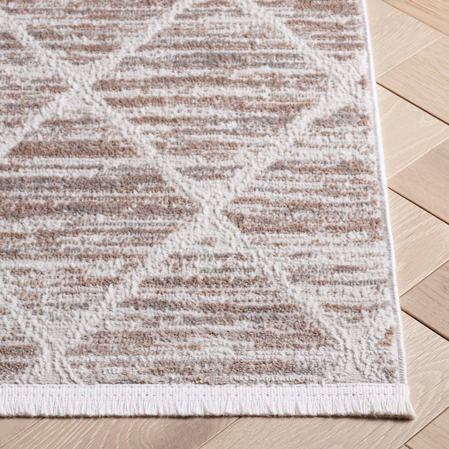 Safavieh Mila Mil240B Beige/Ivory Rug.