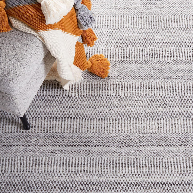 Safavieh Mirage Mir125T Brown/Ivory Rug.