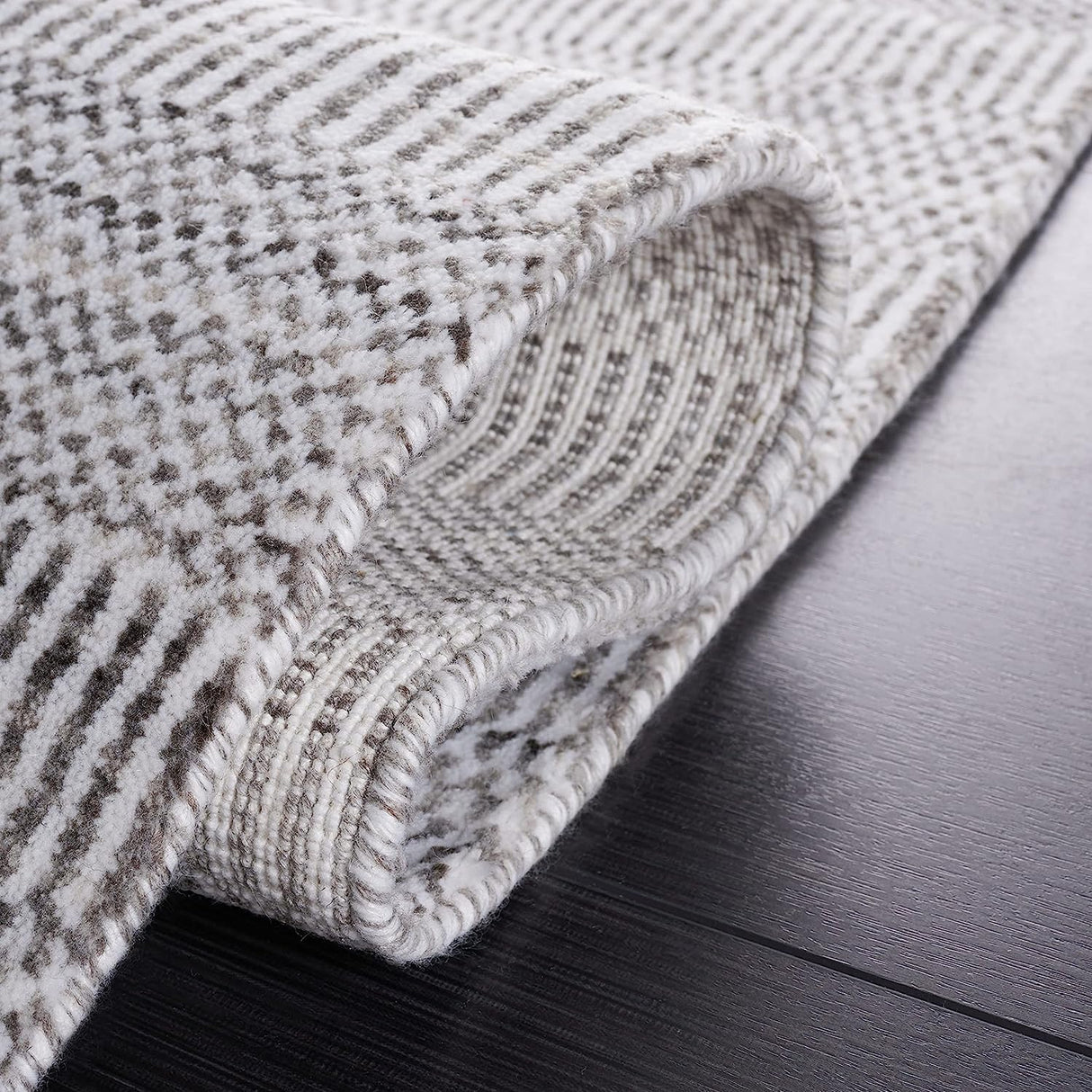 Safavieh Mirage Mir125T Brown/Ivory Rug.