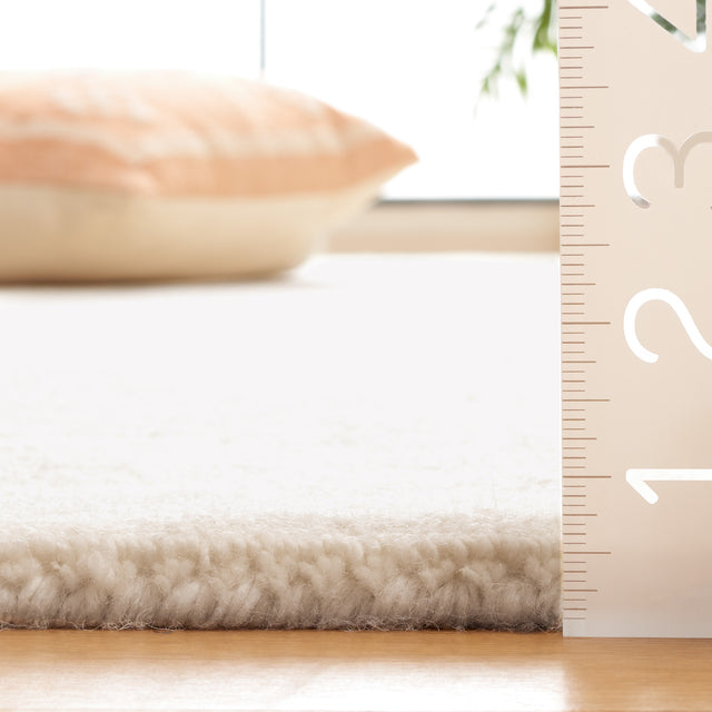 Safavieh Mirage Mir632A Ivory Rug.