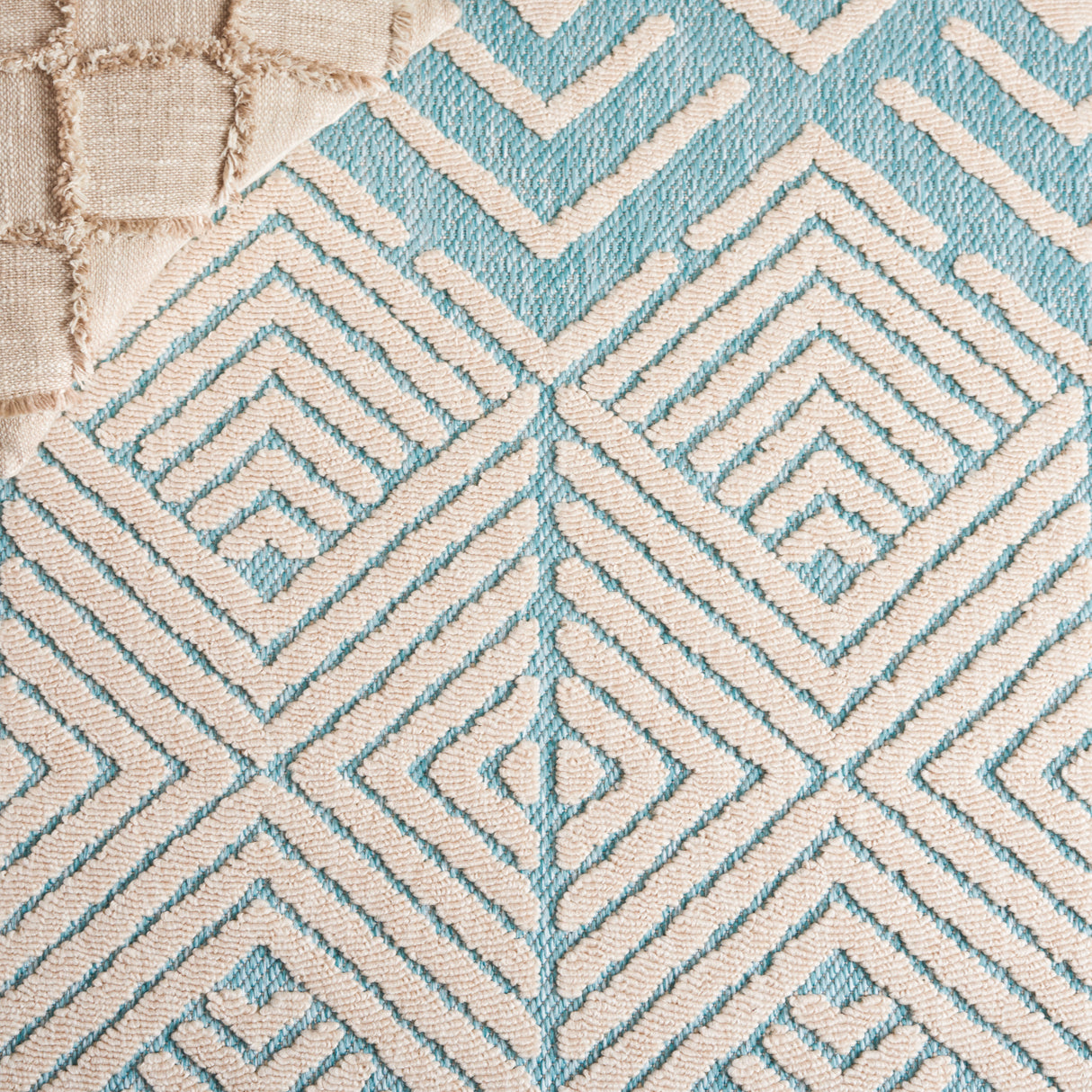 Safavieh Milos Mlo104K Turquoise/Ivory Rug.