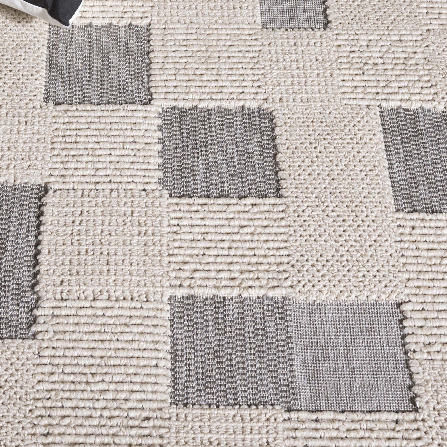 Safavieh Milos Mlo108A Beige/Grey Rug.