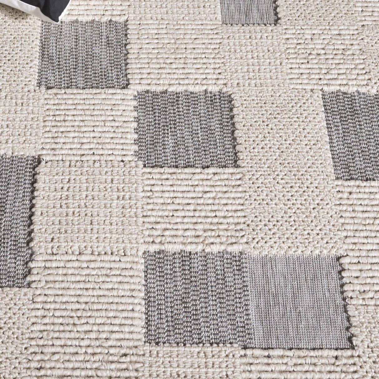 Safavieh Milos Mlo108A Beige/Grey Rug.