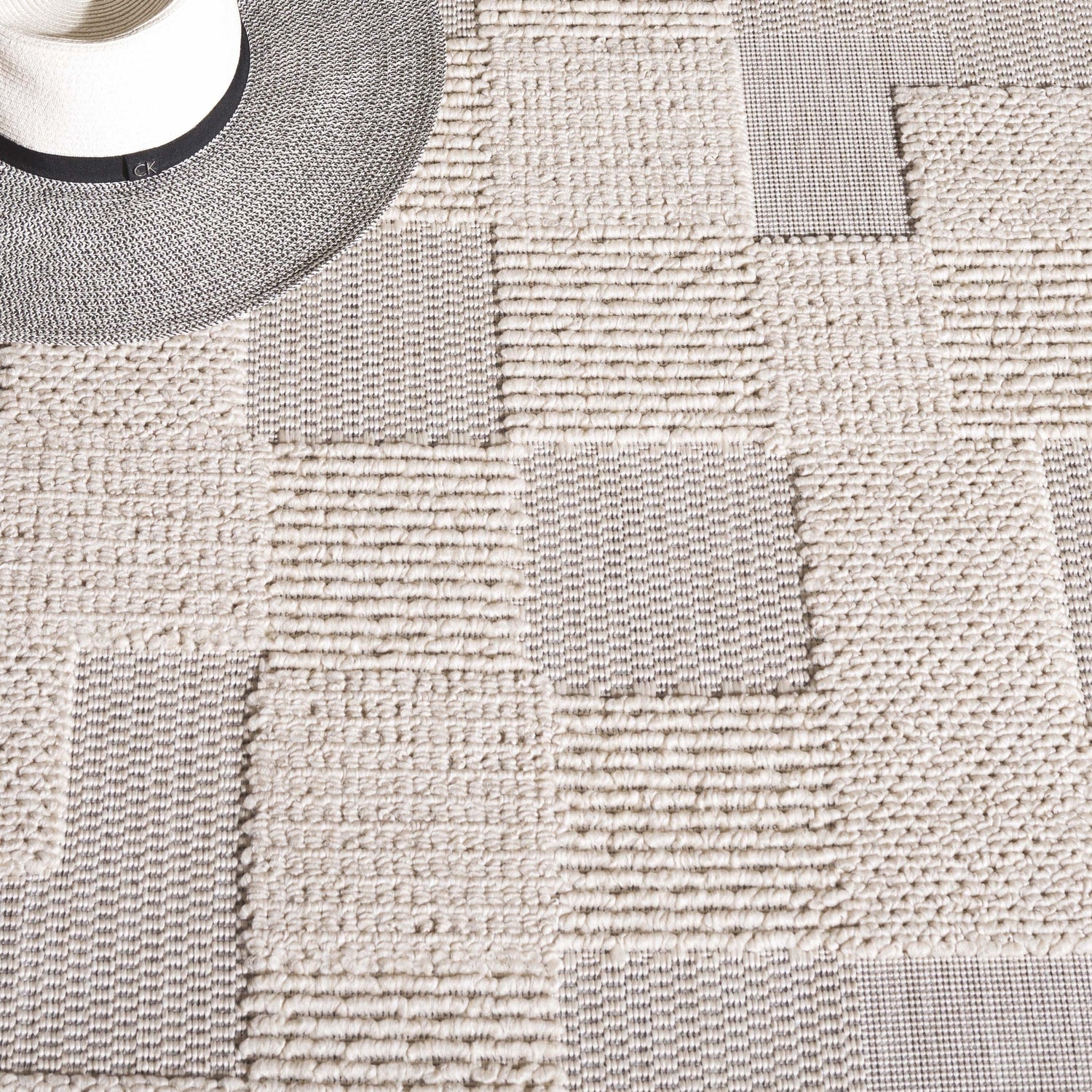 Safavieh Milos Mlo108B Beige Rug.