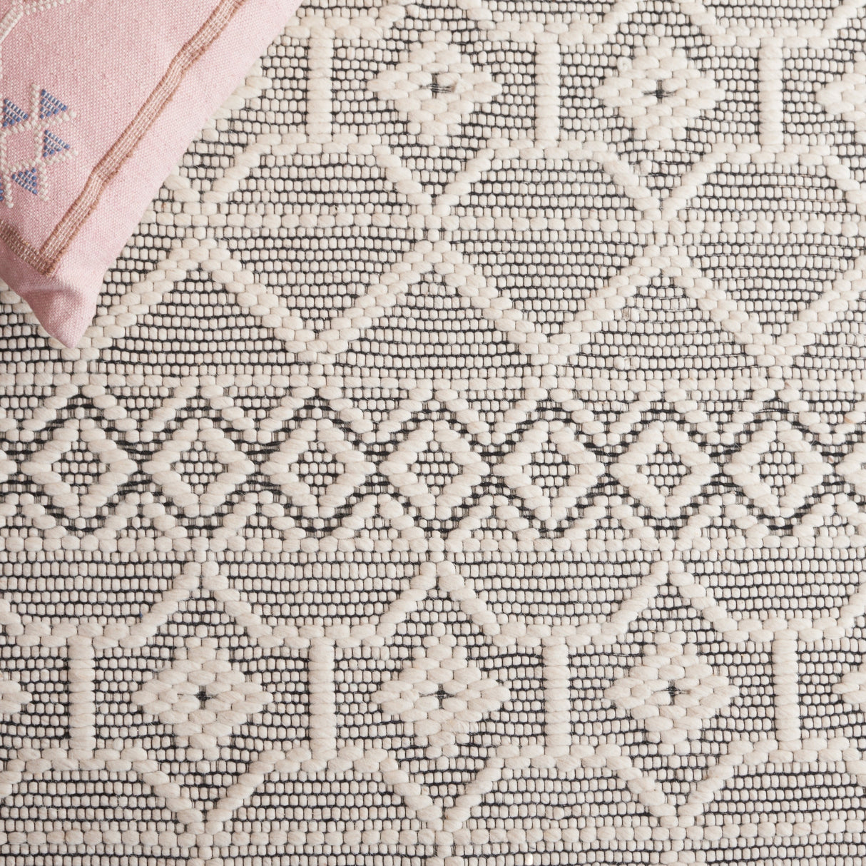 Safavieh Marbella Mrb453F Grey/Ivory Rug.