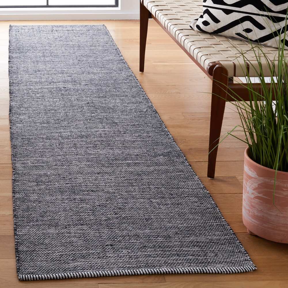 Safavieh Montauk Mtk701Z Black/Ivory Rug.