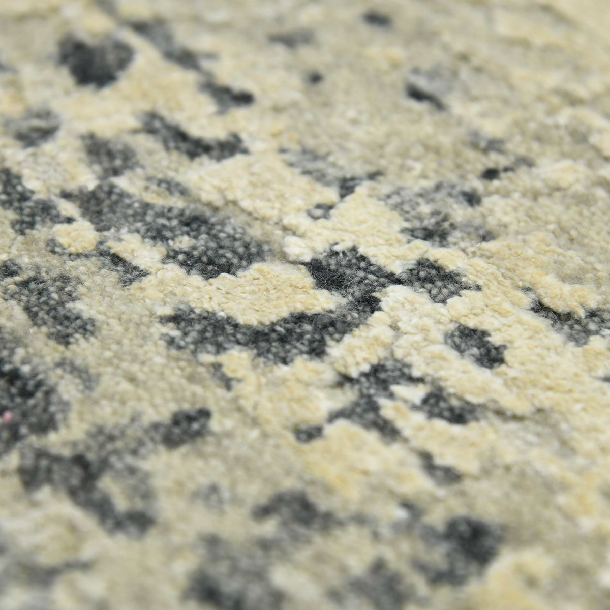 Amer Mystique MYS-47 Silver area rug - close-up view