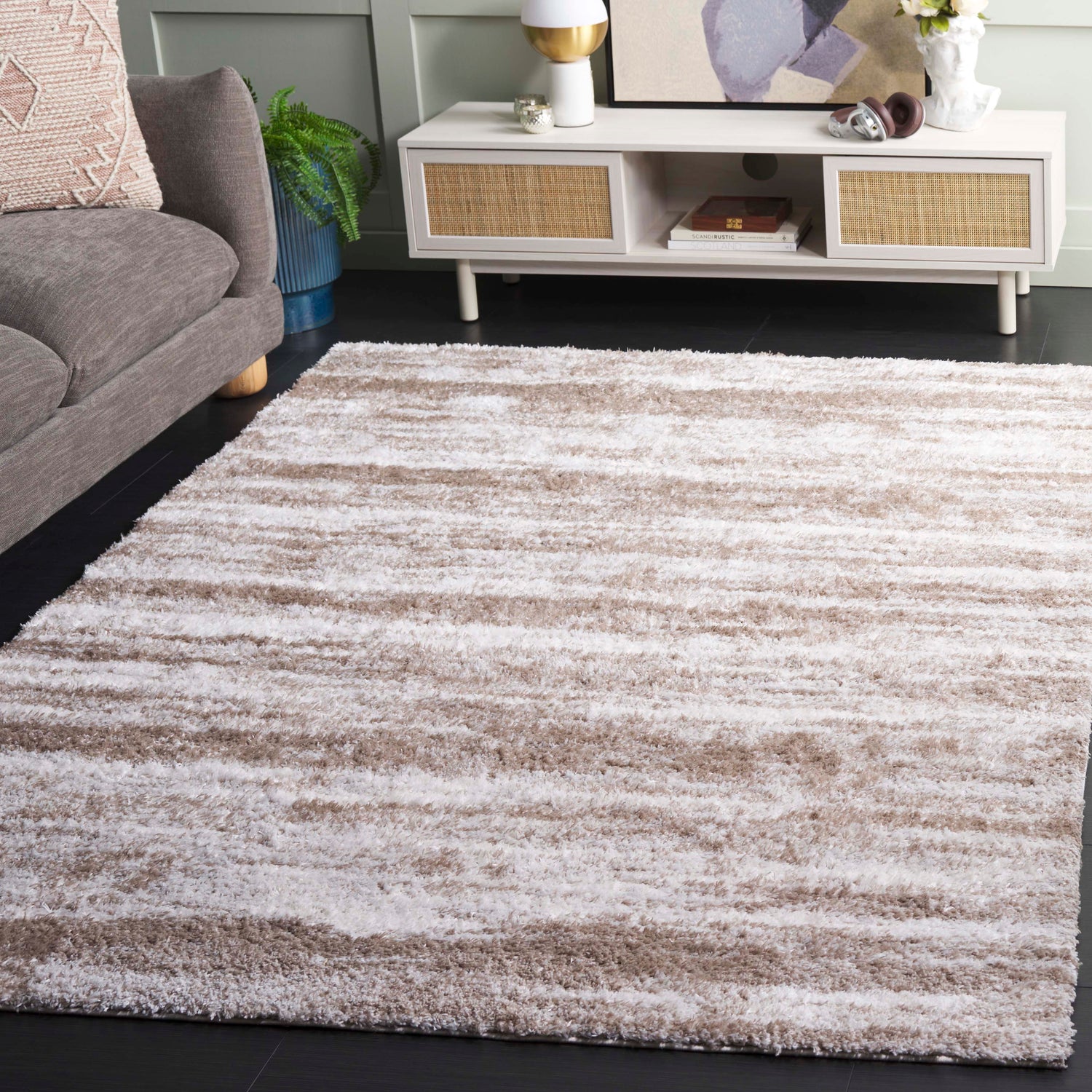 Safavieh Penelope Shag Pnl510E Taupe/Ivory Rug.