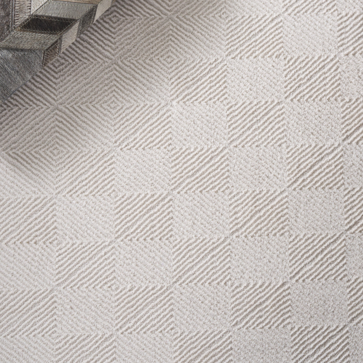 Safavieh Parker Prk122E Taupe Rug.