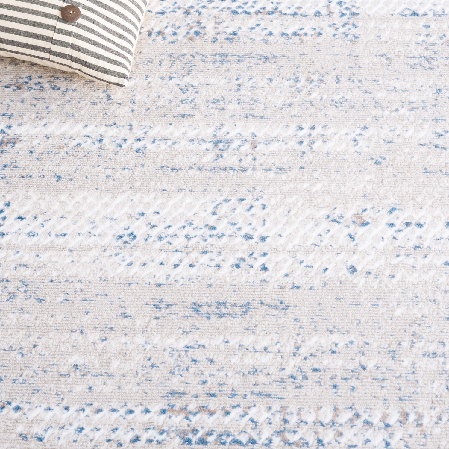 Safavieh Prestige Pte114A Ivory/Blue Rug.