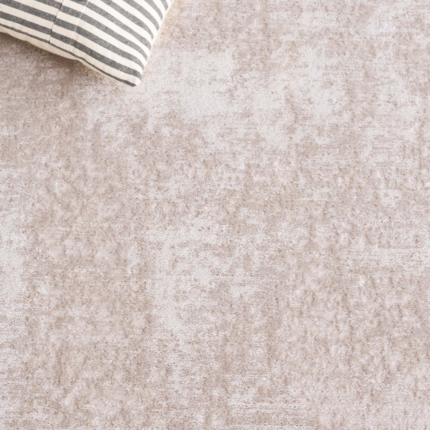 Safavieh Prestige Pte130B Beige/Blue Rug.