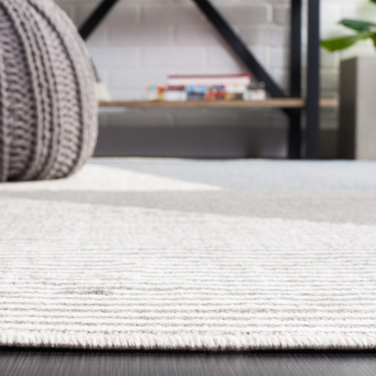 Safavieh Pyramid Pyr220A Ivory/Grey Navy Rug.