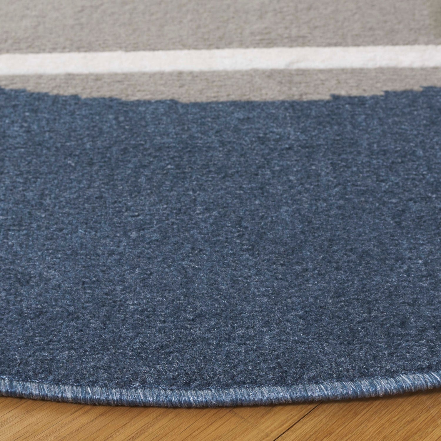 Safavieh Pyramid Pyr232N Grey/Ivory Navy Rug.
