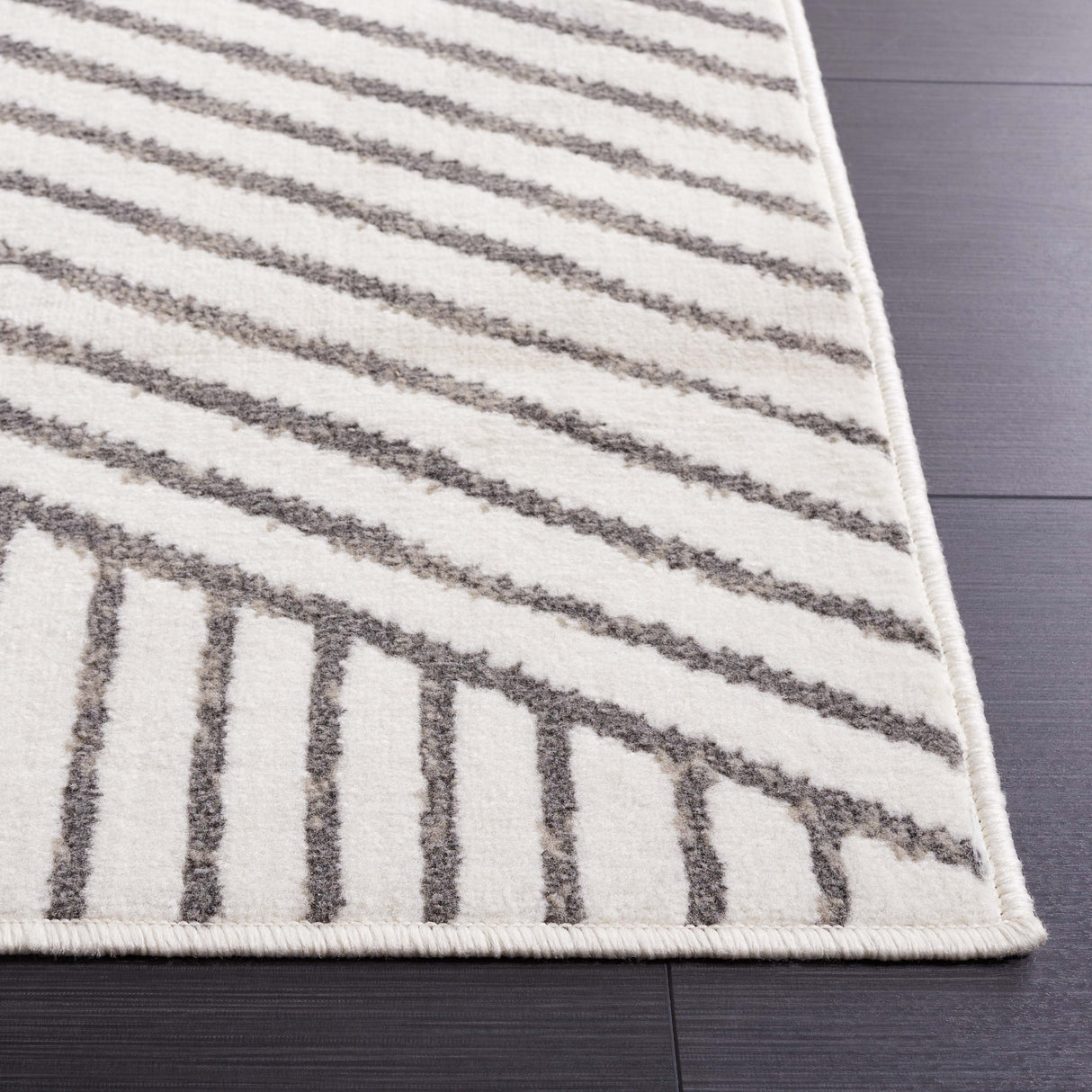 Safavieh Pyramid Pyr241A Ivory/Grey Rug.