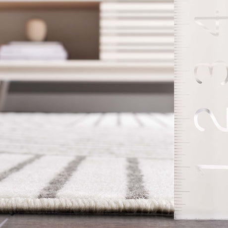 Safavieh Pyramid Pyr241A Ivory/Grey Rug.