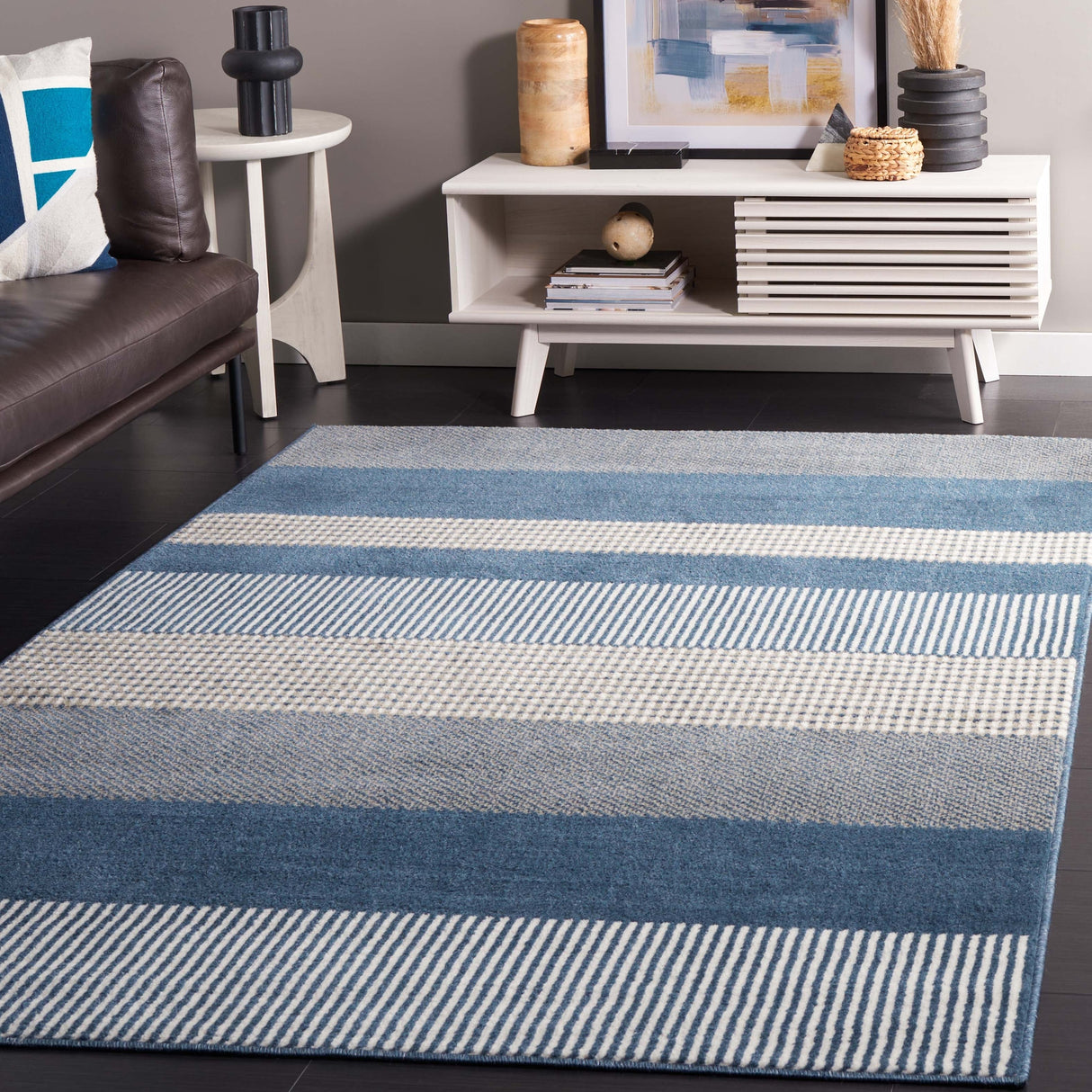 Safavieh Pyramid Pyr244N Navy/Ivory Rug.