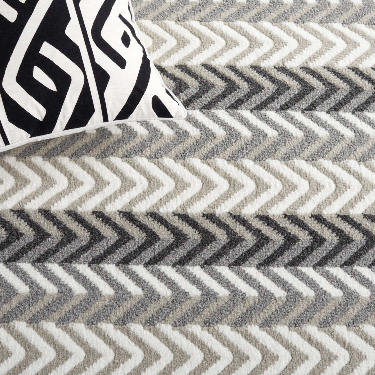 Safavieh Pyramid Pyr247F Grey/Ivory Black Rug.