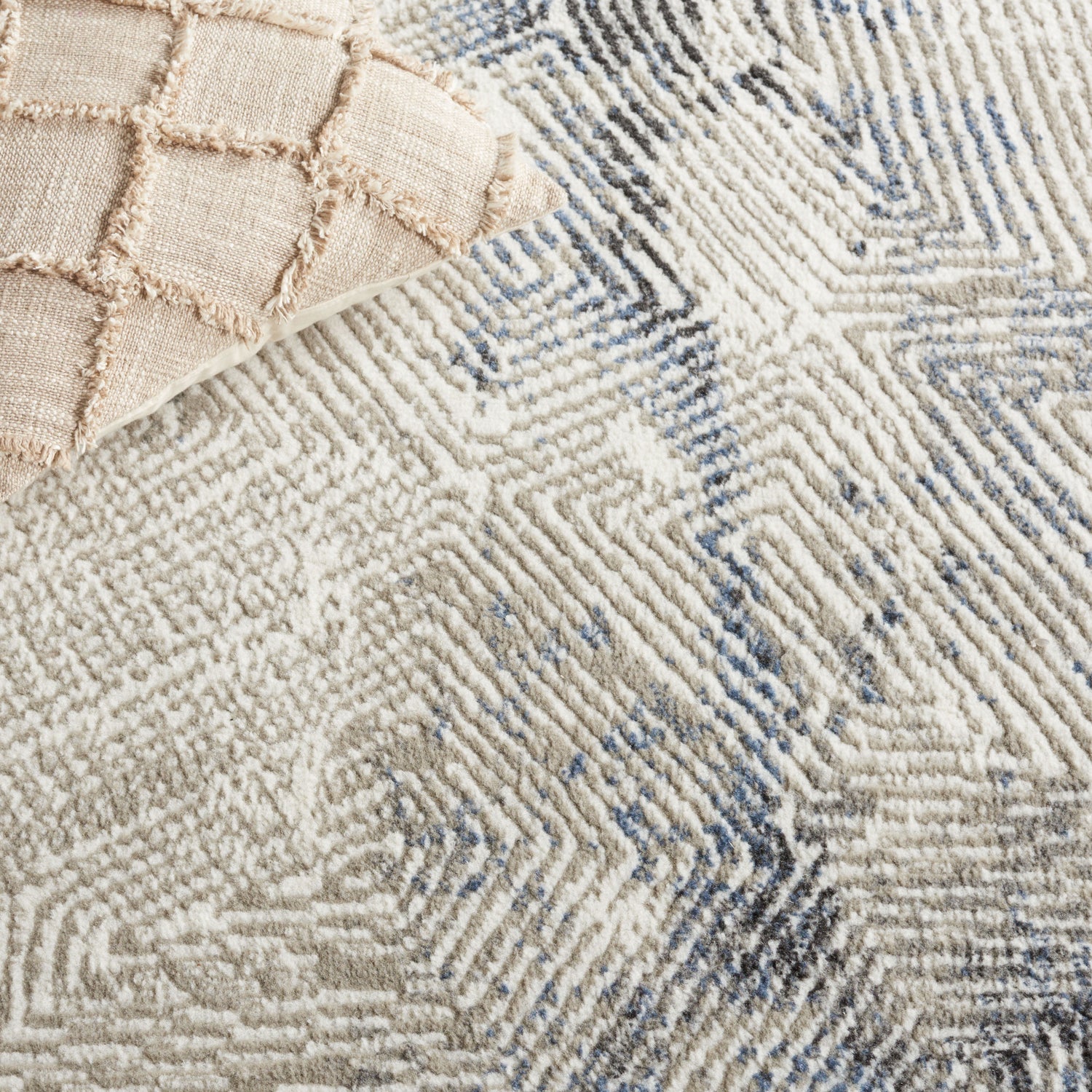 Safavieh Pyramid Pyr249A Ivory Grey/Navy Rug.