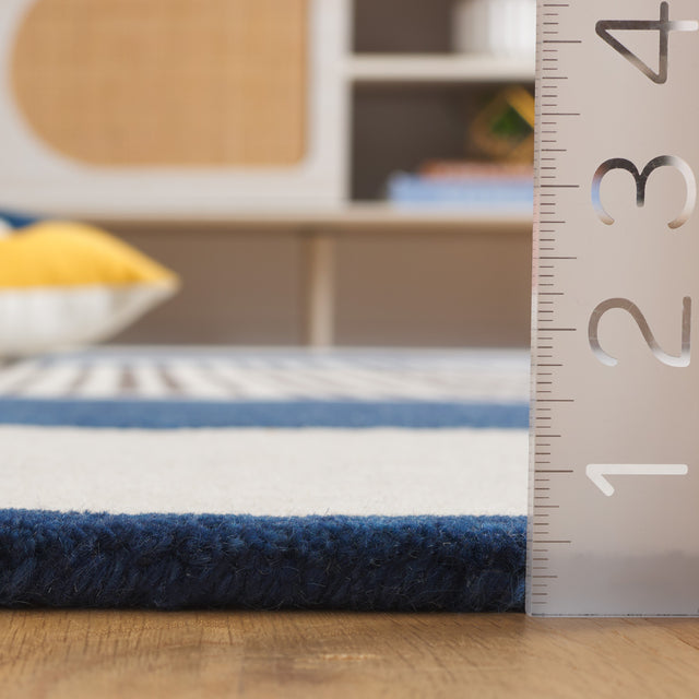 Safavieh Rodeo Drive Rd377N Ivory/Navy Rug.