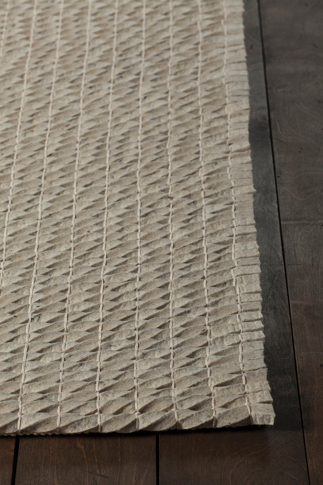 Chandra Renea Ren40101 Silver Rug - corner detail