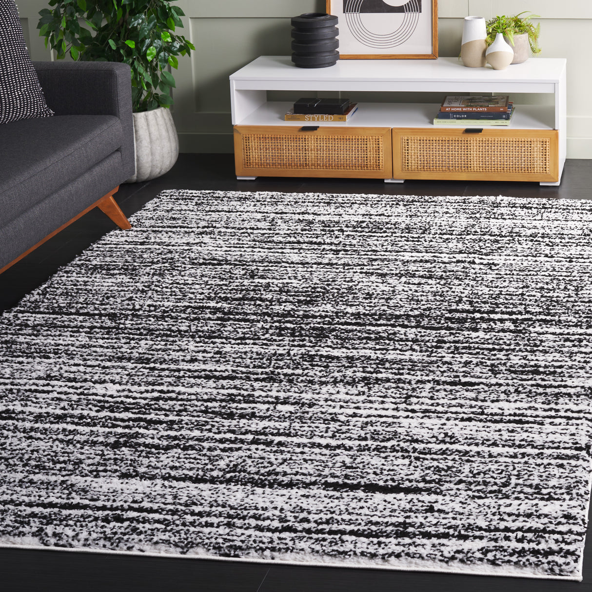 Safavieh Rumi Shag Rms110Z Black/Ivory Rug.