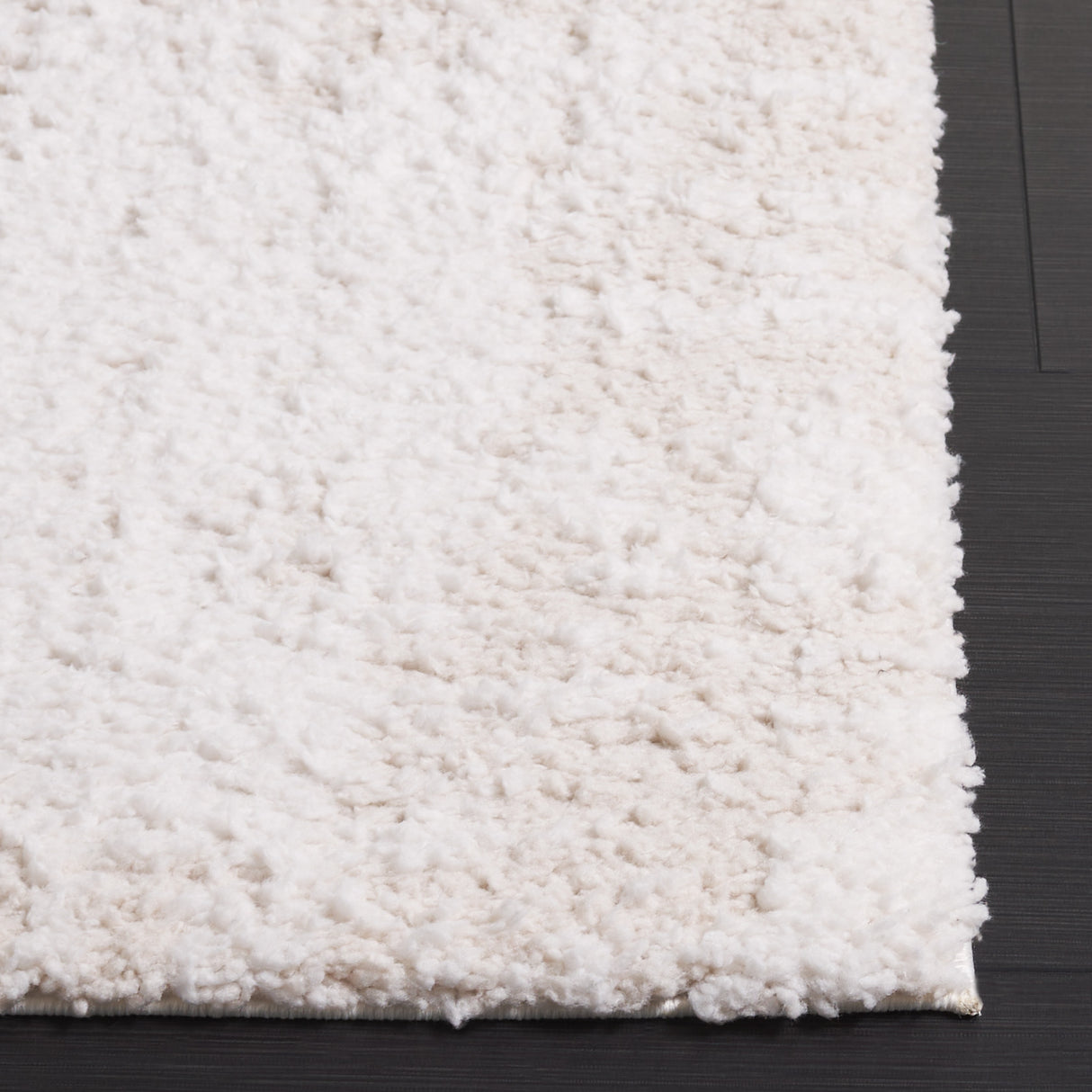 Safavieh Rumi Shag Rms124A Ivory/Light Beige Rug.