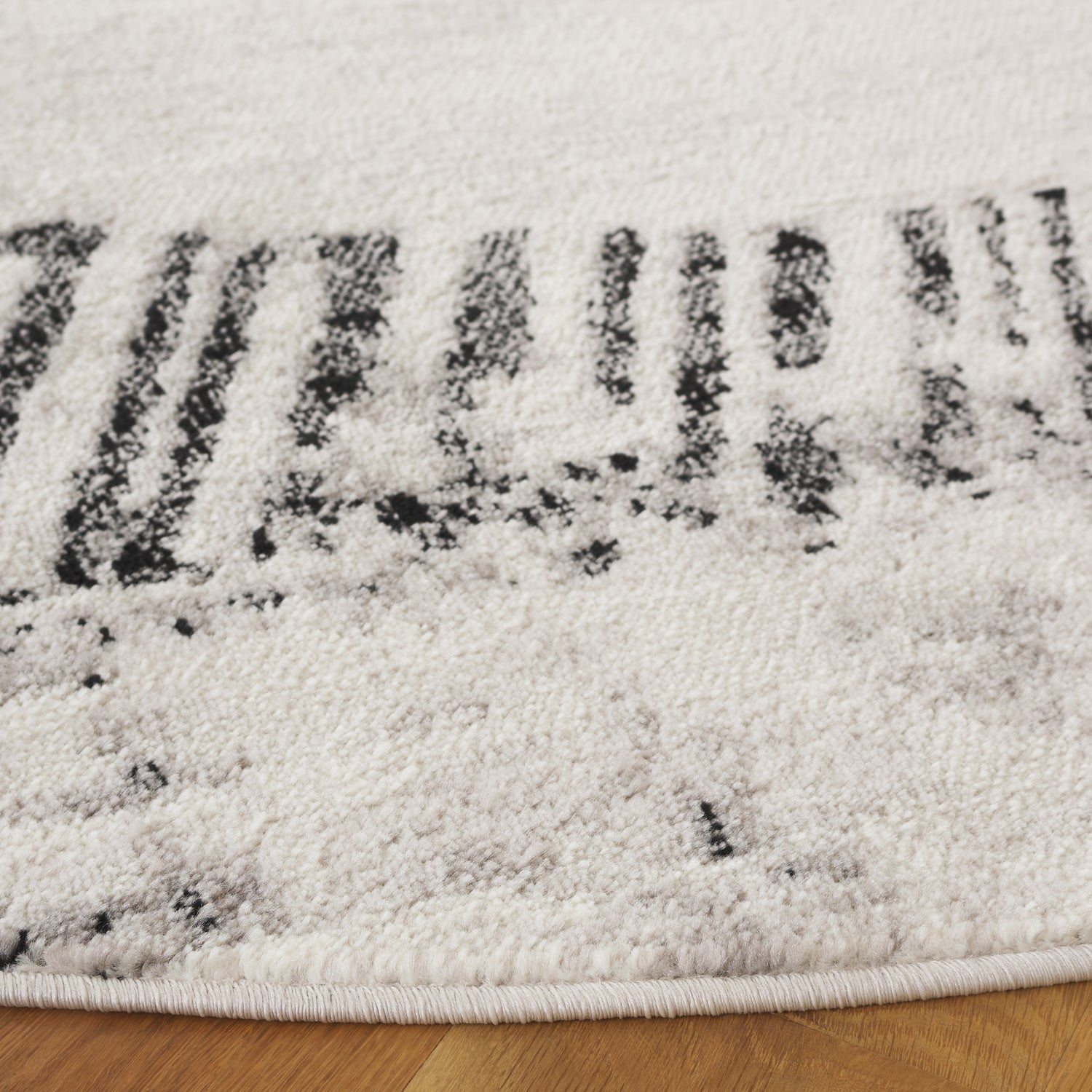 Safavieh Skyler Sky114A Ivory Grey/Black Rug.