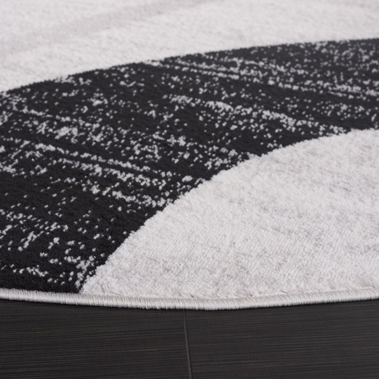 Safavieh Skyler Sky115A Ivory Grey/Black Rug.