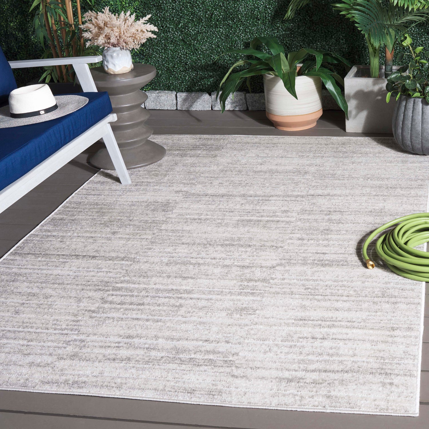 Safavieh Stella Sta101B Ivory/Grey Rug.
