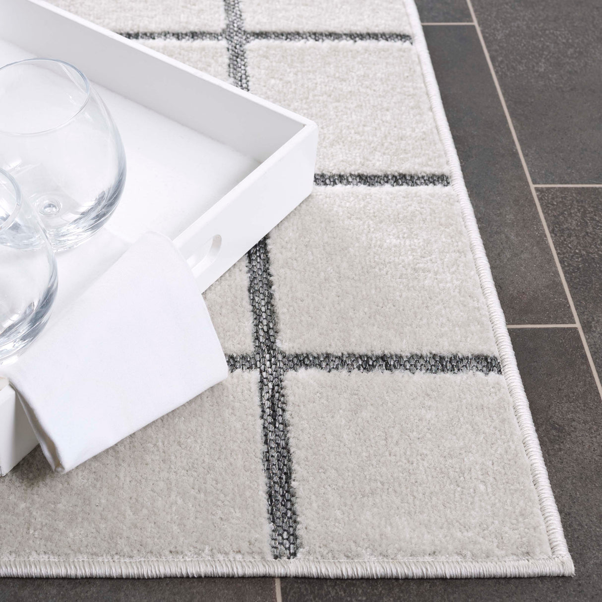 Safavieh Stella Sta108B Ivory/Grey Rug.