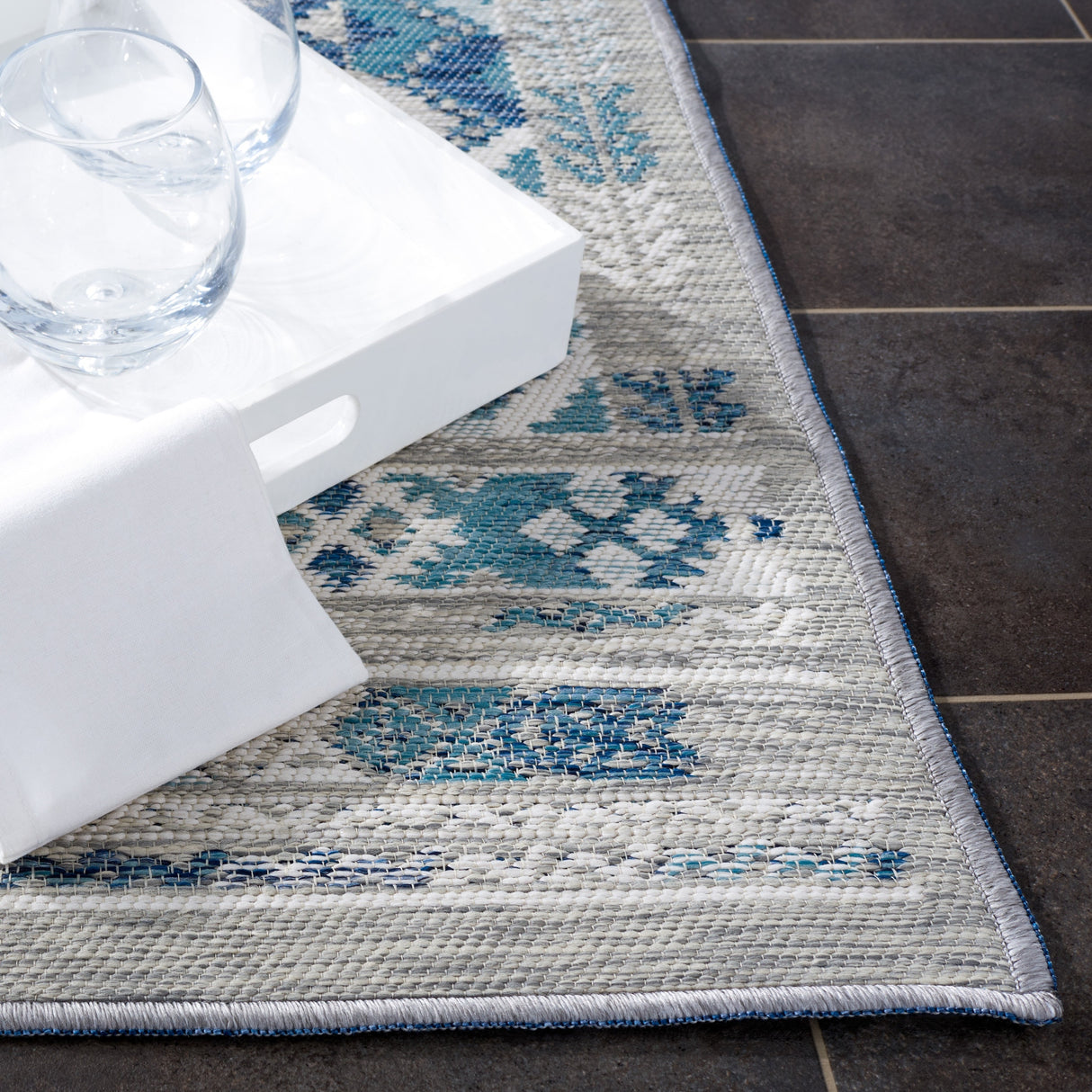 Safavieh Sunrise Sun630F Grey/Blue Ivory Rug.