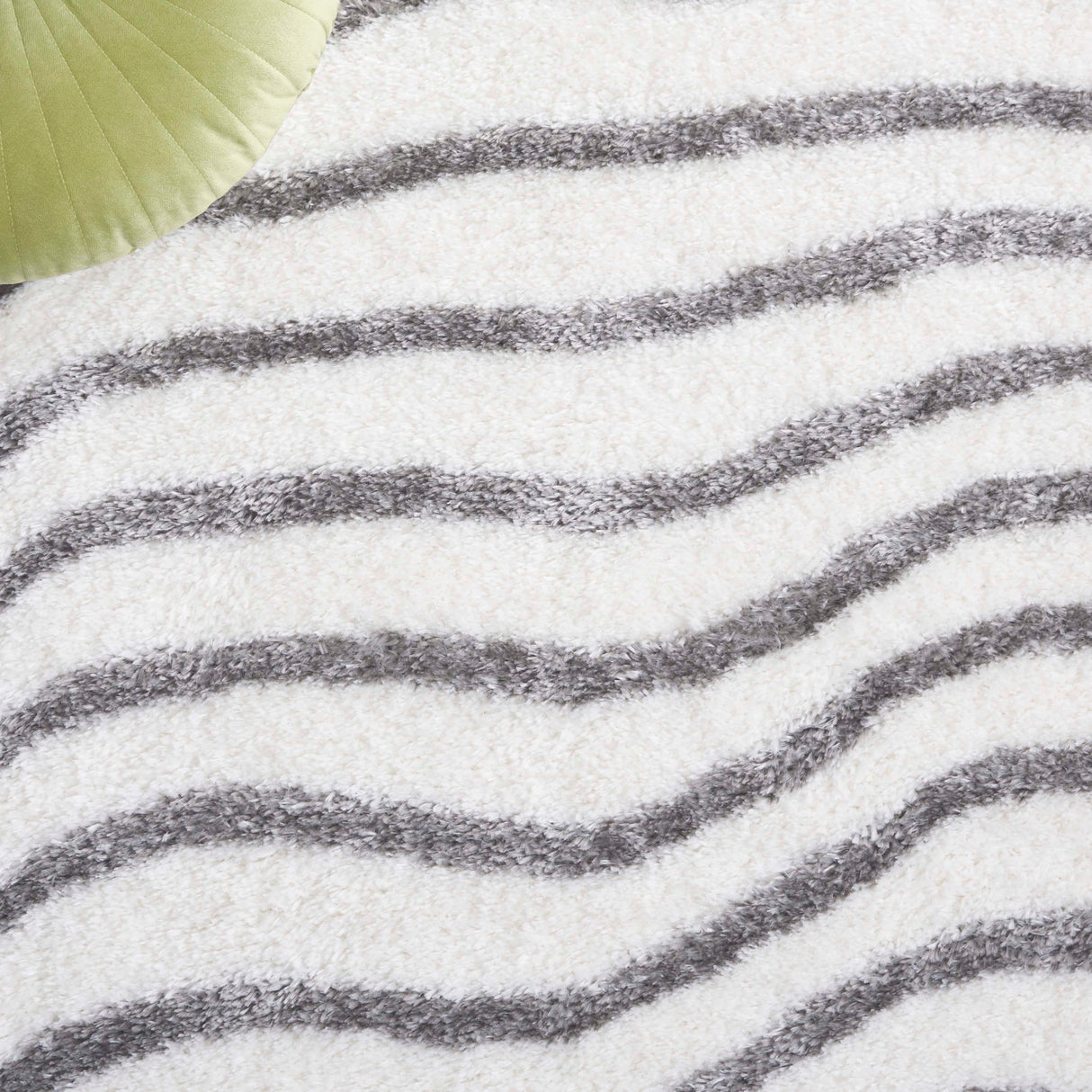 Safavieh Tahoe Shag Tho680F Ivory/Grey Rug.