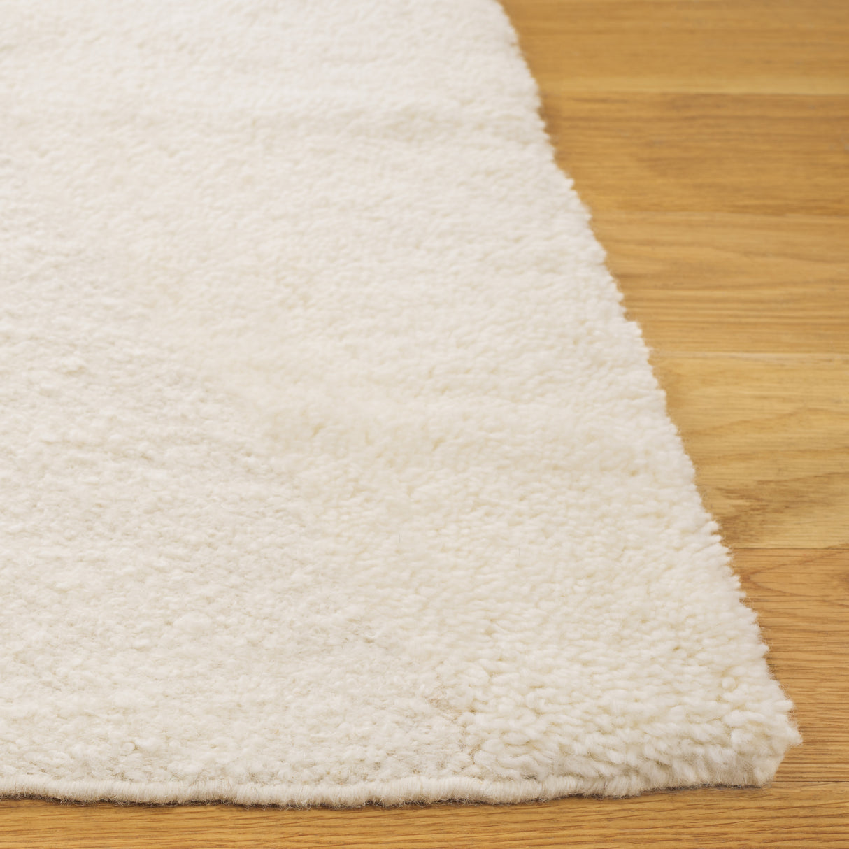 Safavieh Vermont Vrm201A Ivory Rug.