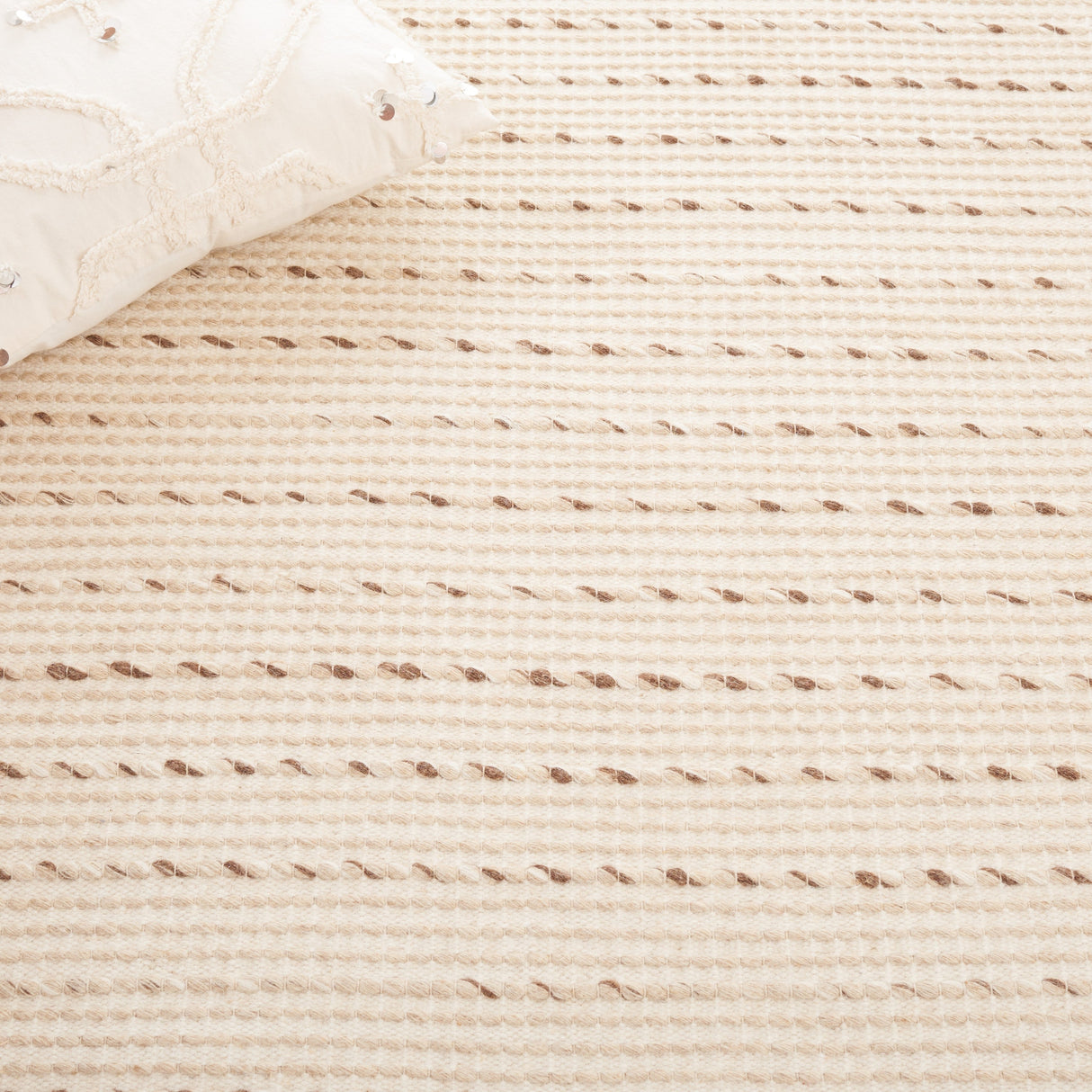 Safavieh Vermont Vrm904A Ivory/Beige Rug.