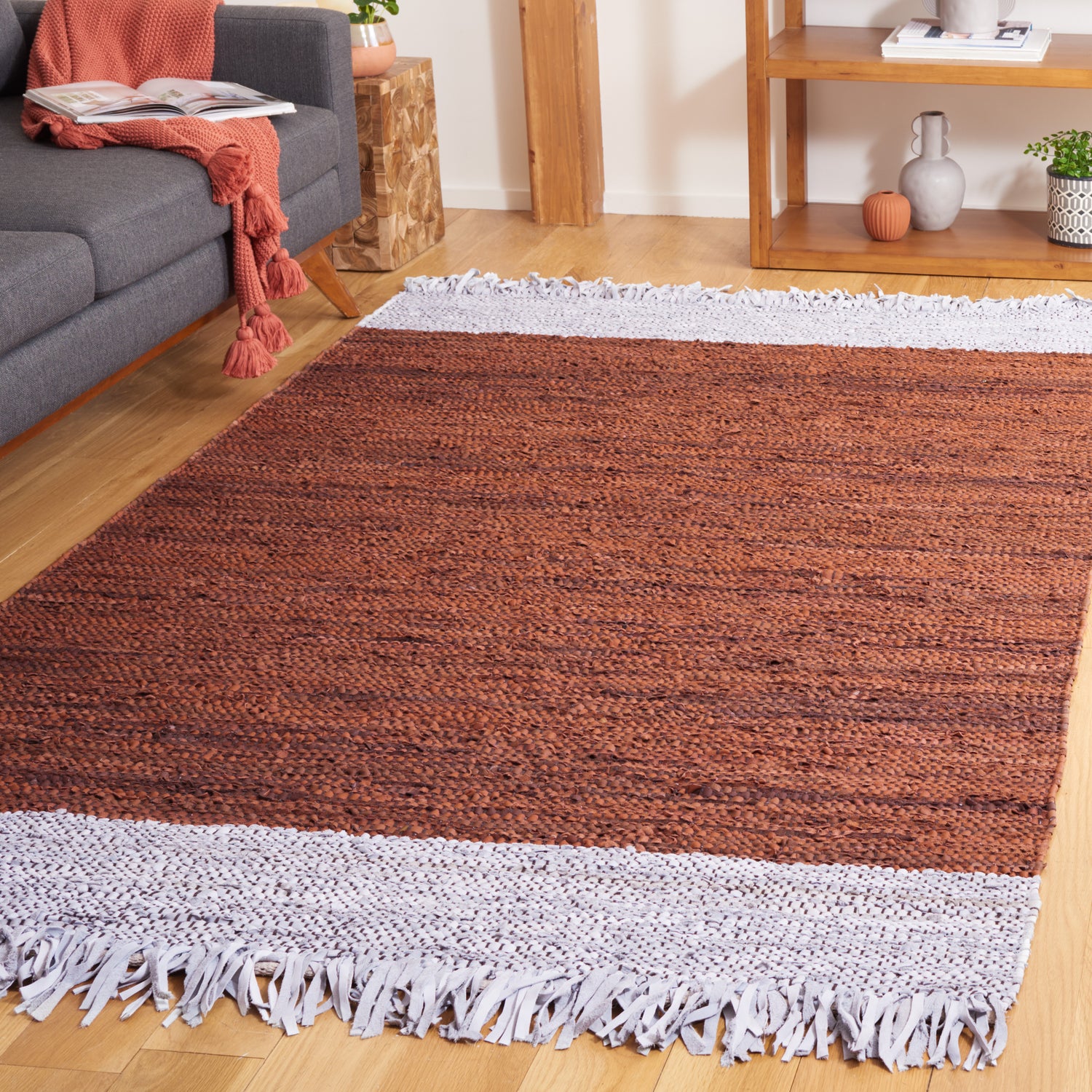Safavieh Vintage Leather Vtl310P Light Grey/Rust Rug.