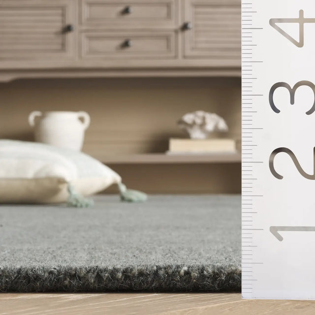 Safavieh Metro 2'-3" x 8'-0" Rug in Grey