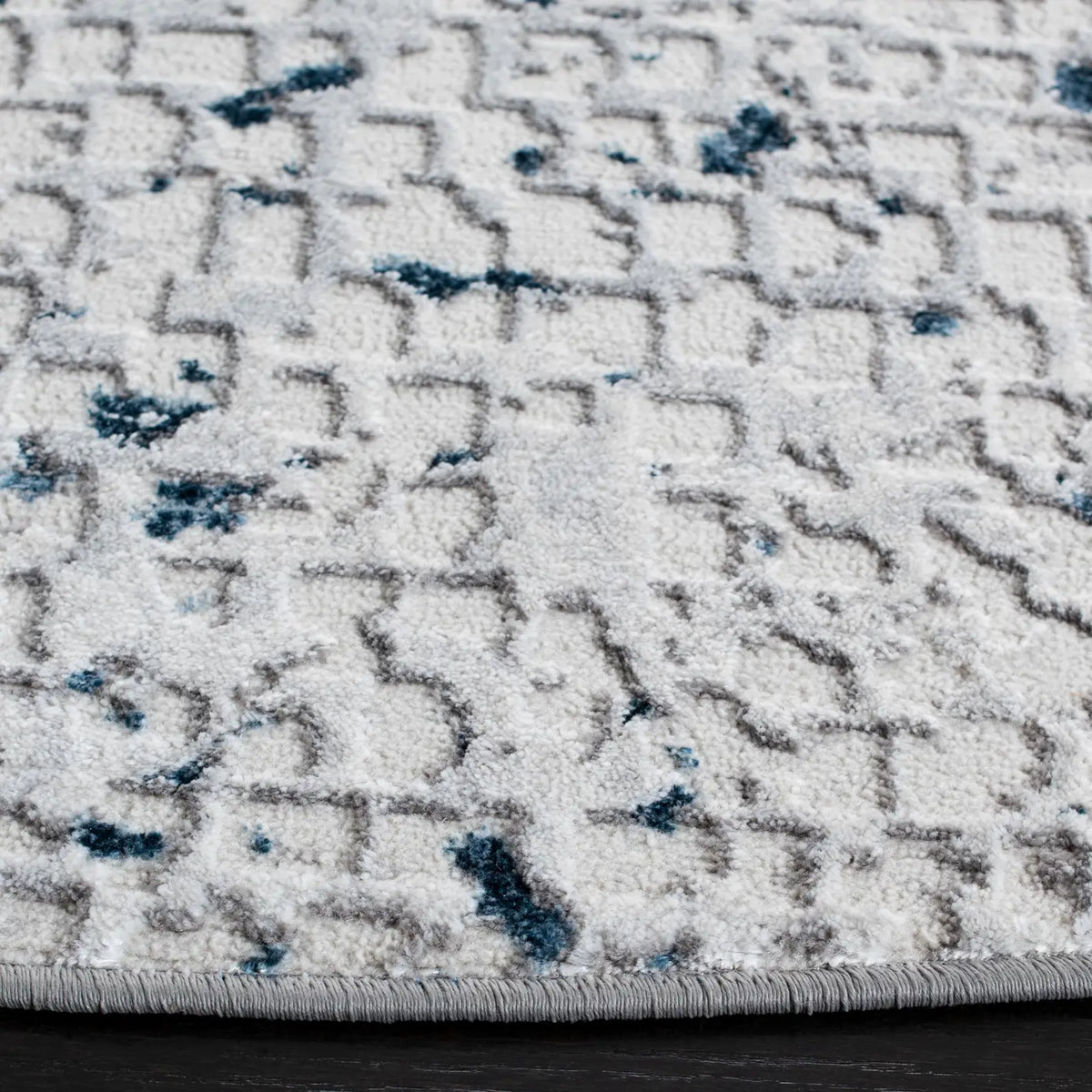 Safavieh Amelia 6'-7" x 6'-7" Rug in Grey / Blue