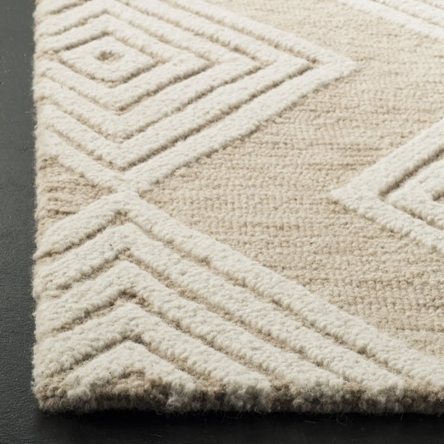 Safavieh Blossom 5'-0" x 8'-0" Rug in Beige / Ivory