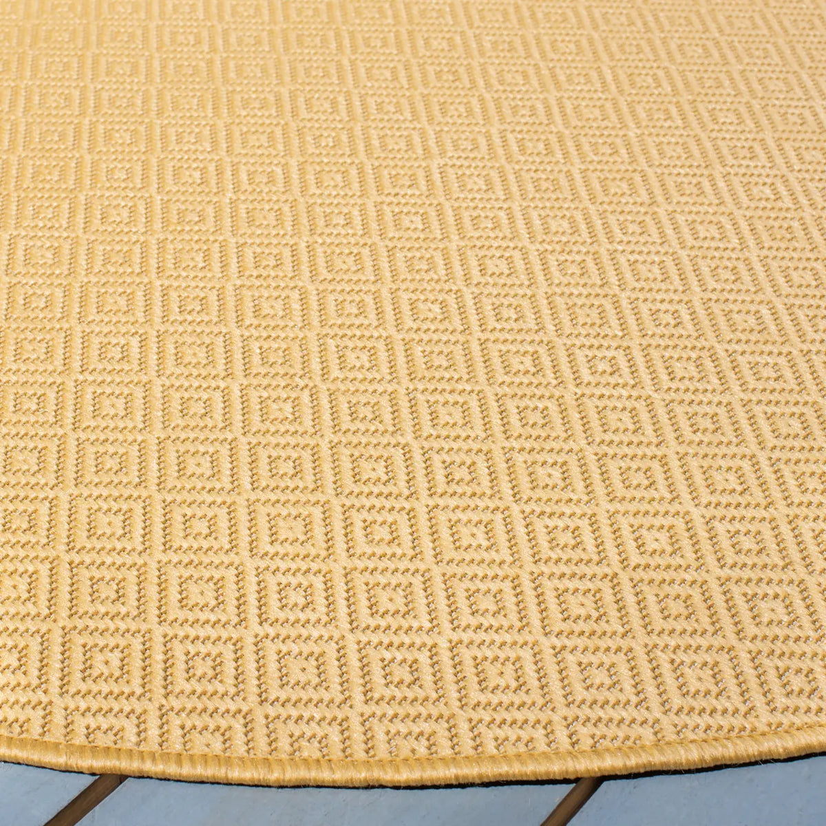 Safavieh Courtyard 6'-7" x 6'-7" Rug in Gold / Gold