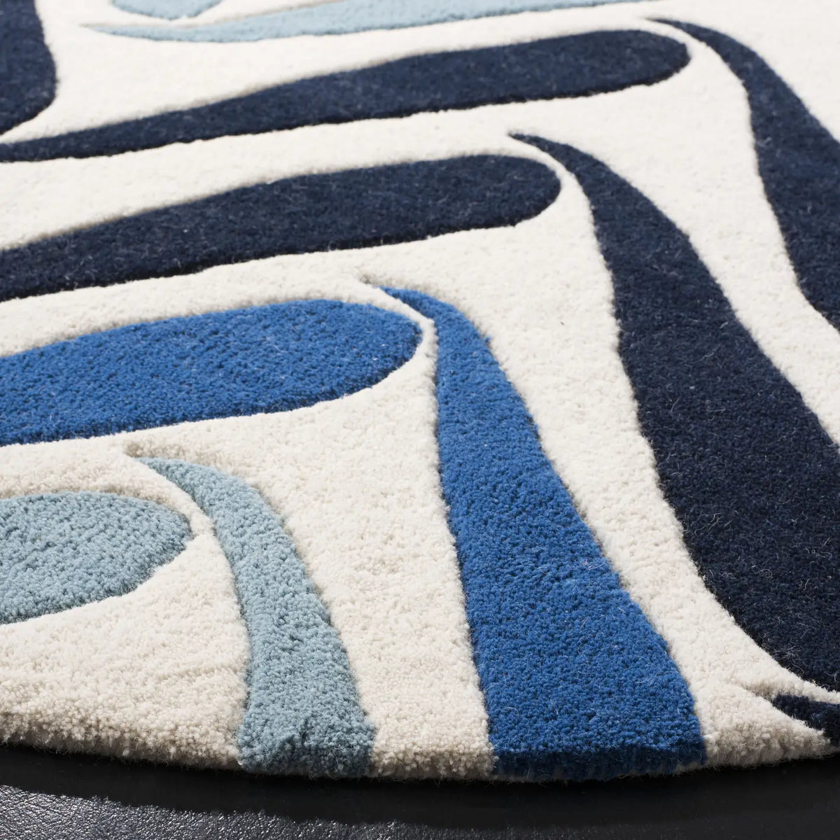 Safavieh Soho 6'-0" x 6'-0" Rug in Ivory / Blue