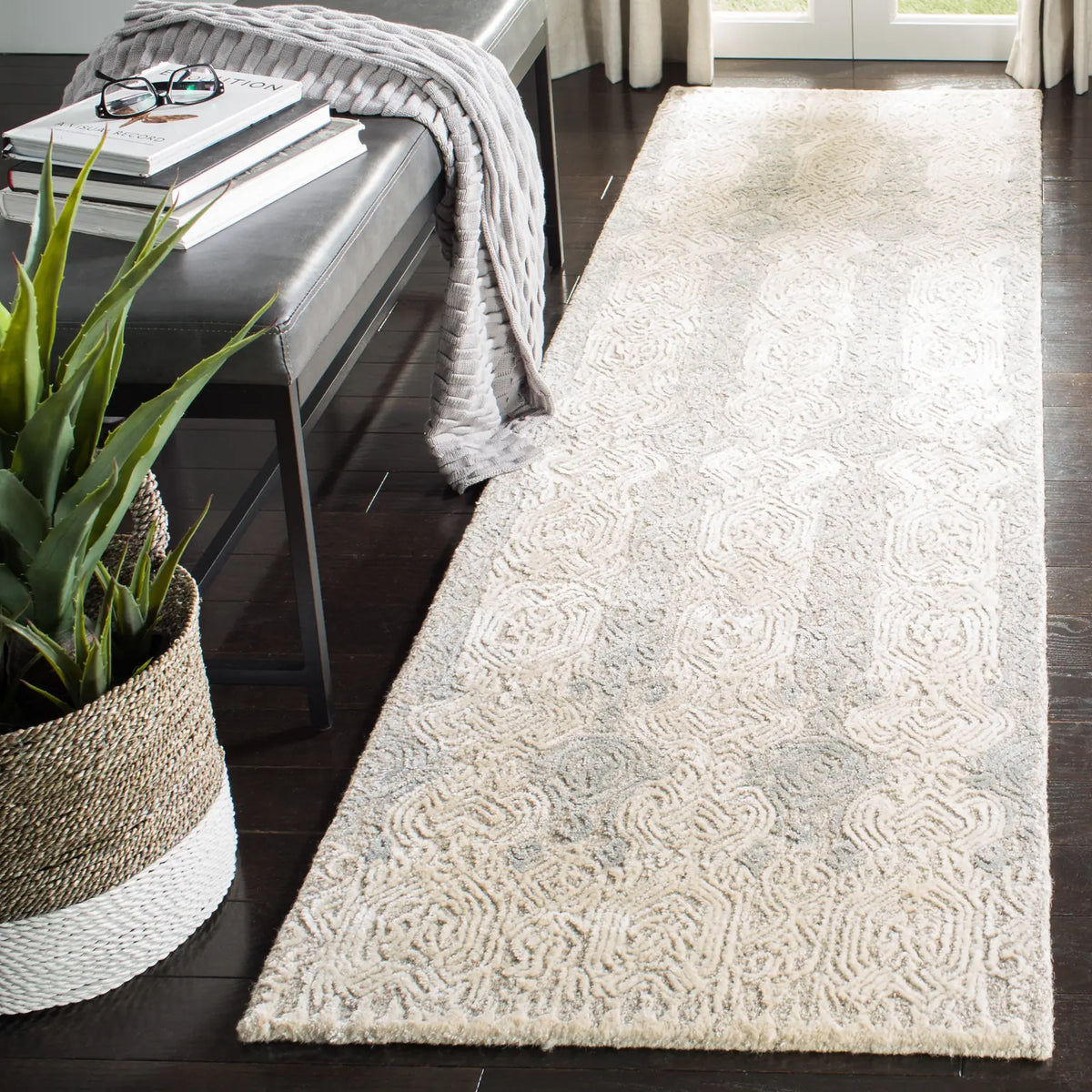 Safavieh Glamour 2'-3" x 8'-0" Rug in Grey / Ivory