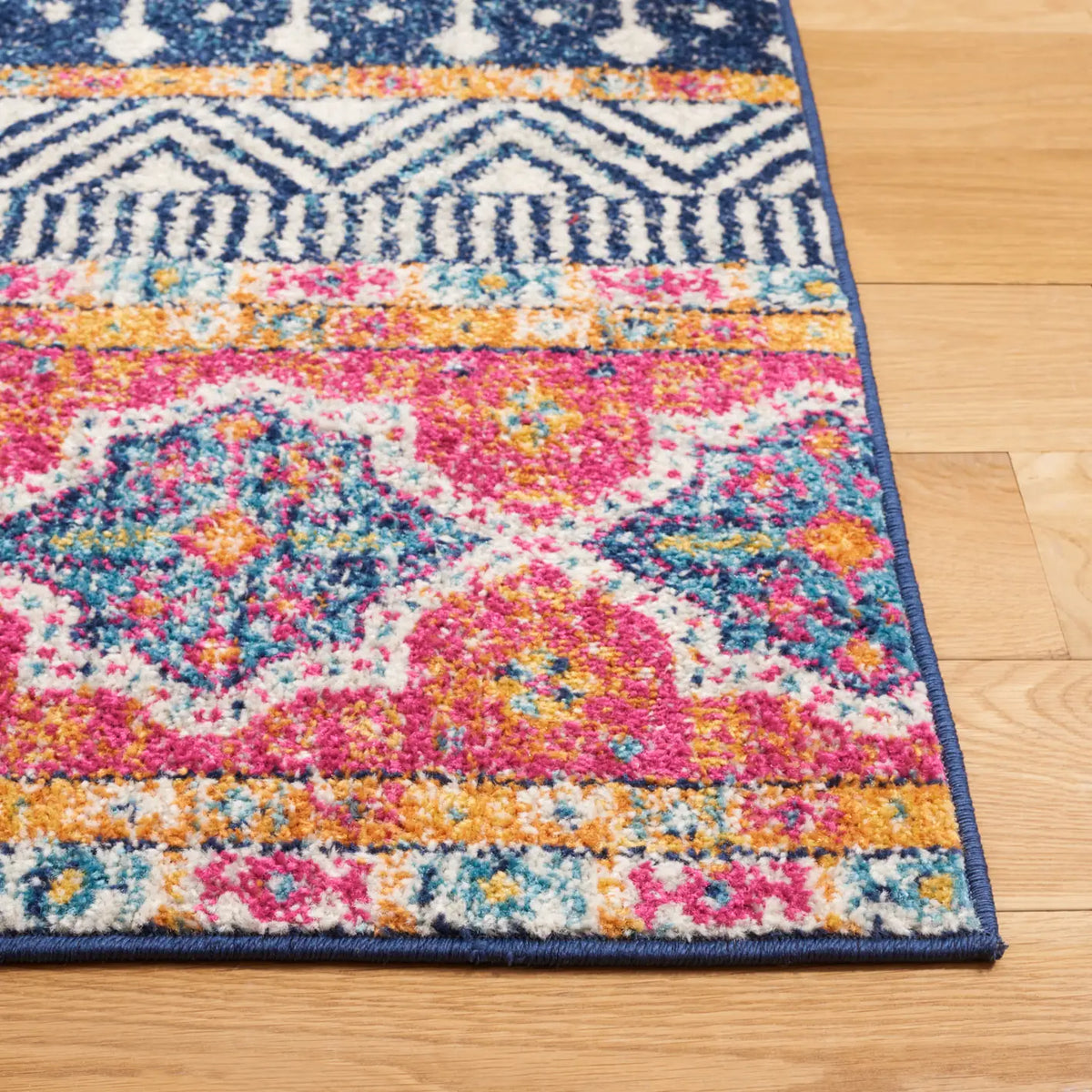 Safavieh Madison 4'-0" x 6'-0" Rug in Navy / Ivory