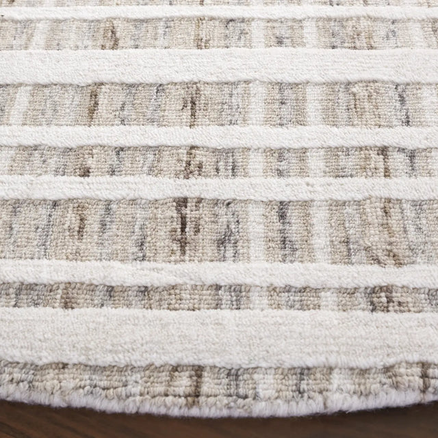 Safavieh Fifth Avenue 6'-0" x 6'-0" Rug in Ivory / Taupe