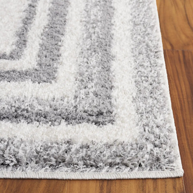 Safavieh Border & Stripe Shag 200 4'-5" x 6'-5" Rug in Ivory / Grey