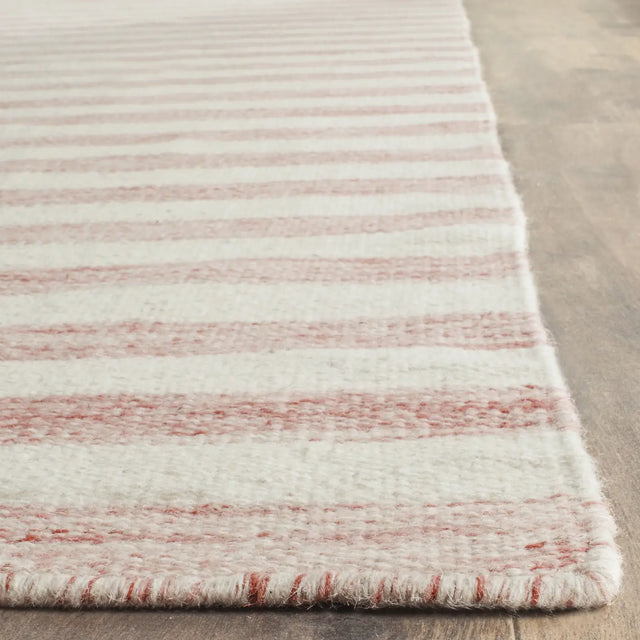 Safavieh Dhurries 6'-0" x 9'-0" Rug in Rust / Ivory