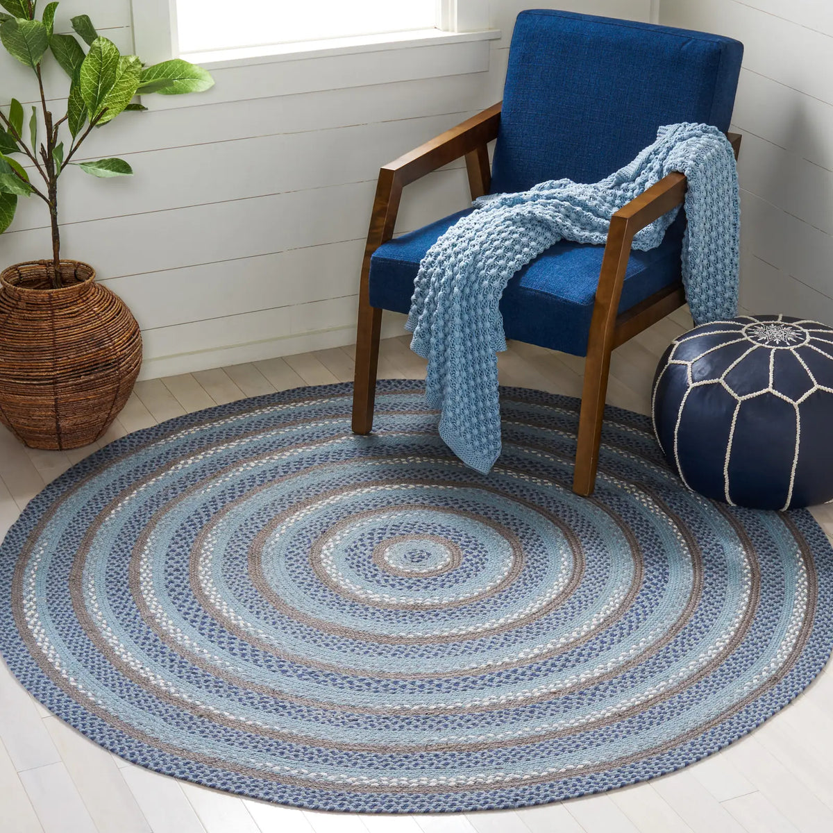 Safavieh Braided 5'-0" x 5'-0" Rug in Blue / Grey