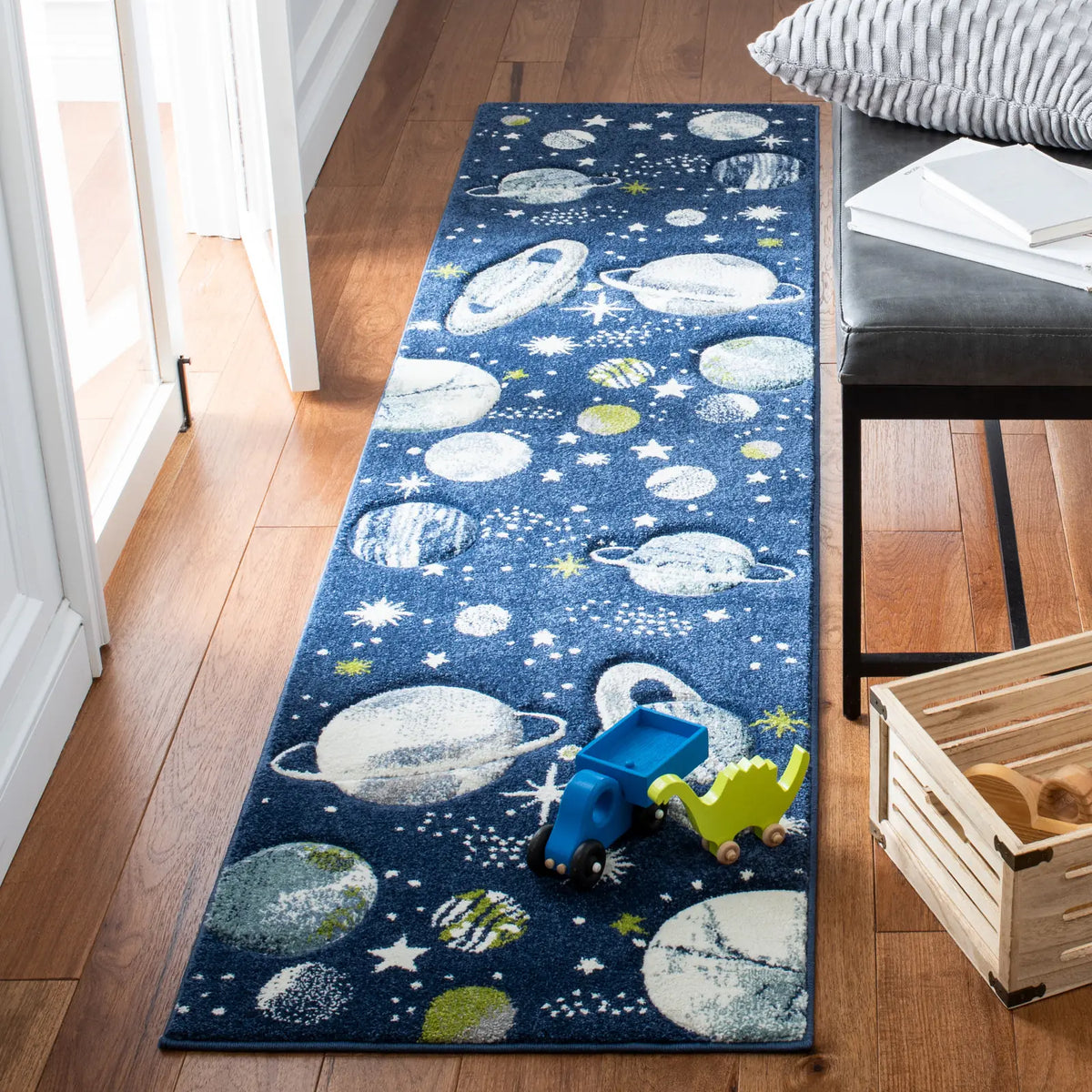 Safavieh Carousel Kids 100 2'-3" x 6'-0" Rug in Navy / Ivory