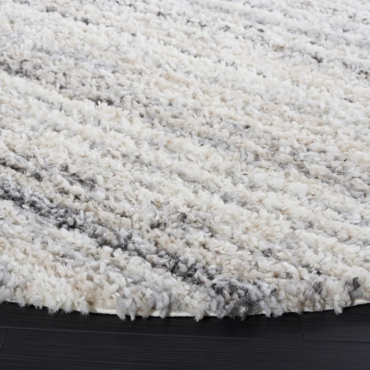 Safavieh Berber Shag 6'-7" x 6'-7" Rug in Grey / Ivory