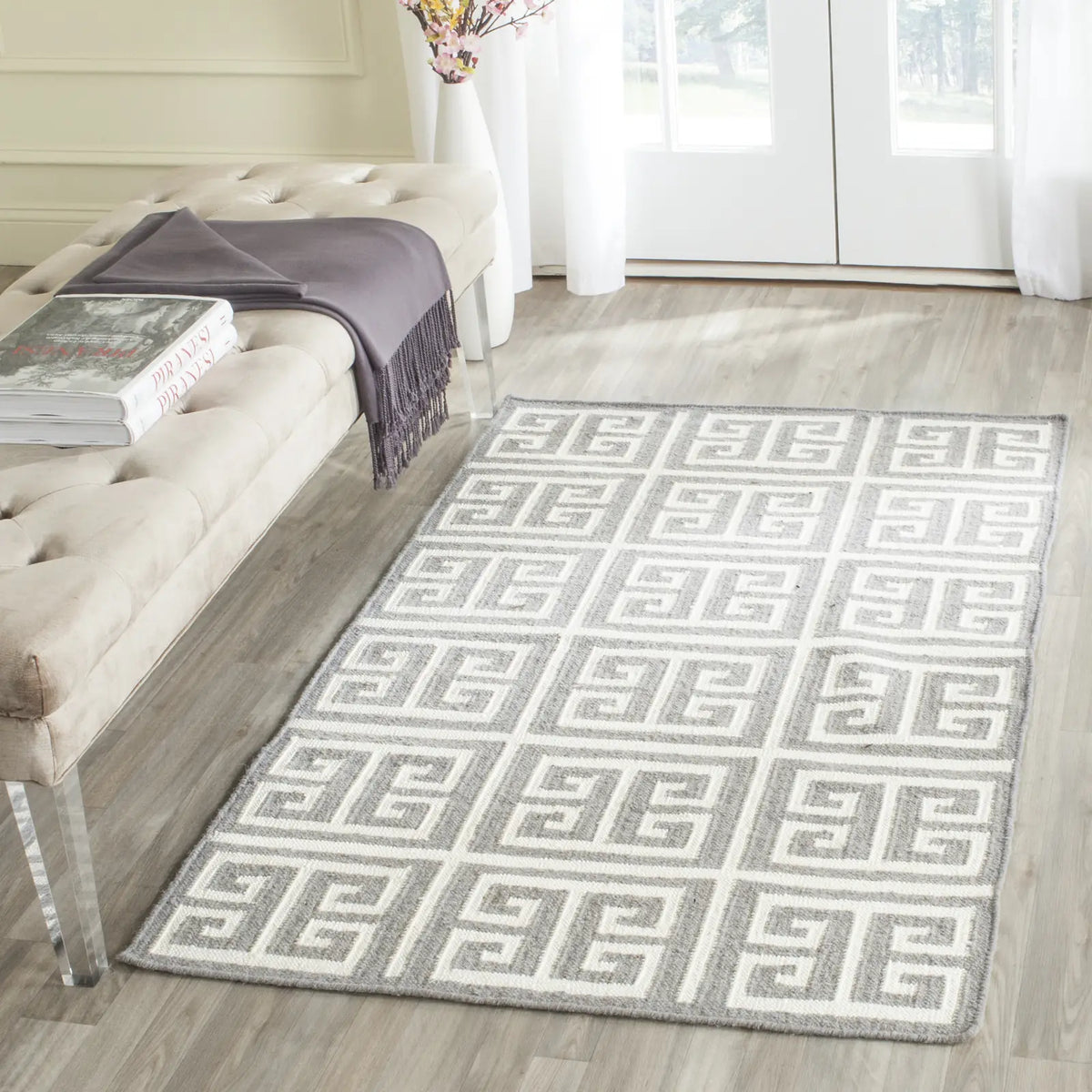 Safavieh Dhurries 3'-0" x 5'-0" Rug in Grey / Ivory