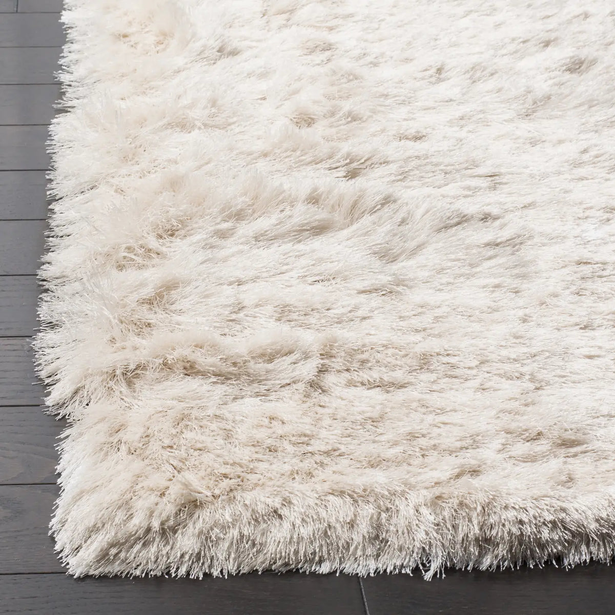 Safavieh Shag 4'-0" x 6'-0" Rug in Ivory